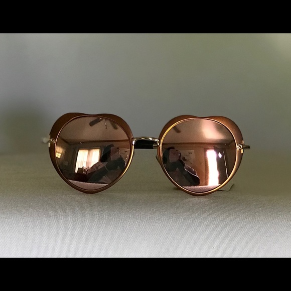 Accessories - Picture 1 of 1